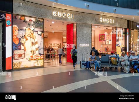 gucci terminal 3 roma fiumicino.